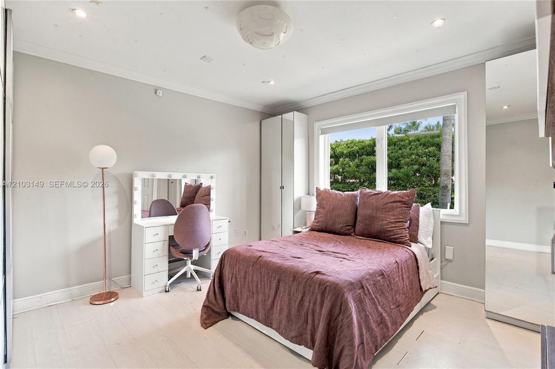 For Sale: $4,000,000 (4 beds, 3 baths, 2193 Square Feet)