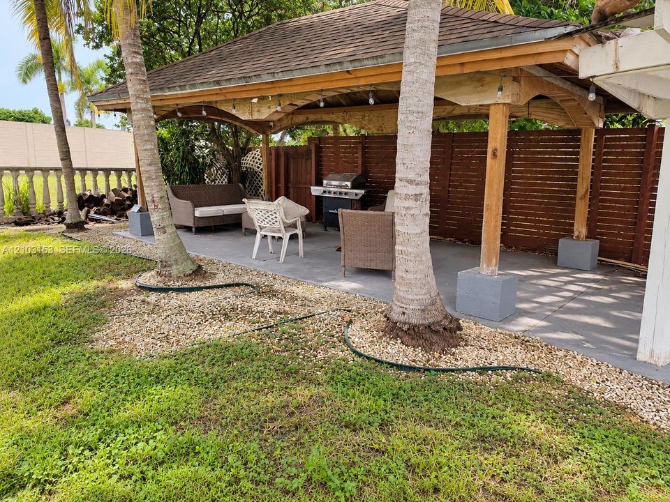 En Venta: $630,000 (3 camas, 2 baños, 1430 Pies cuadrados)