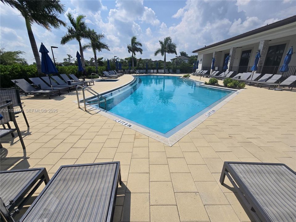 For Rent: $2,700 (3 beds, 2 baths, 1539 Square Feet)