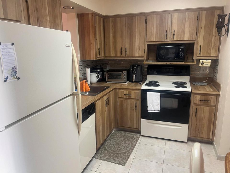 480 NW 76th Ave. #307 - Kitchen