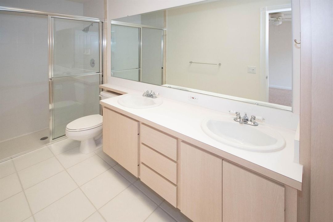 8704 Chapman Oak Court-17