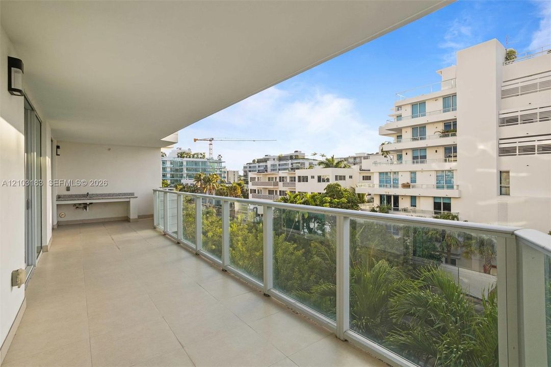 For Sale: $682,500 (2 beds, 2 baths, 955 Square Feet)