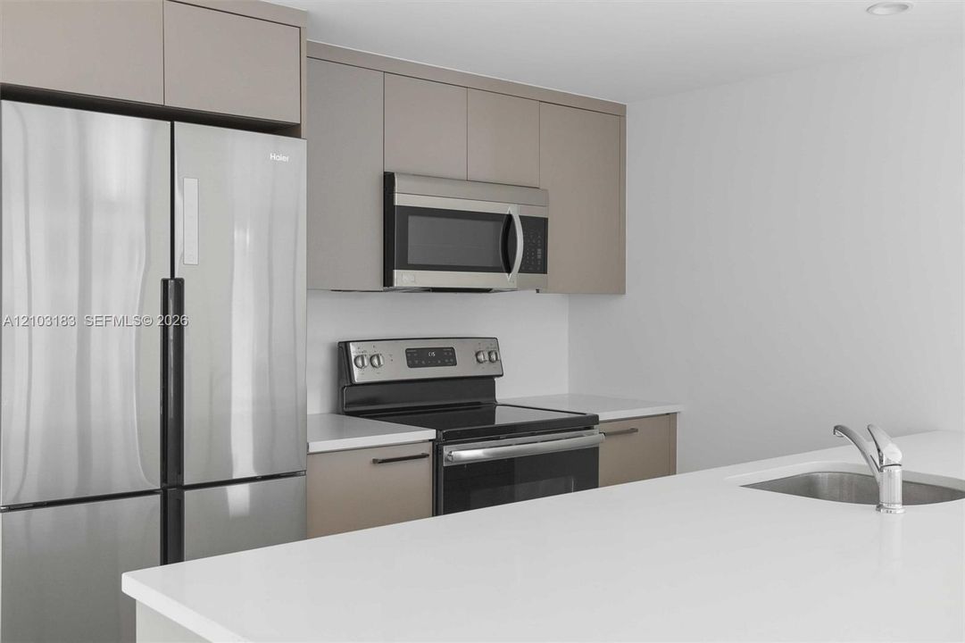 For Sale: $682,500 (2 beds, 2 baths, 955 Square Feet)