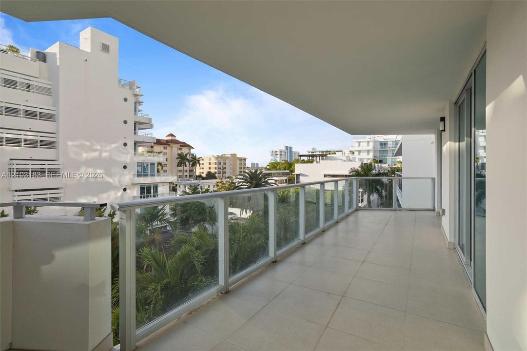 For Sale: $682,500 (2 beds, 2 baths, 955 Square Feet)