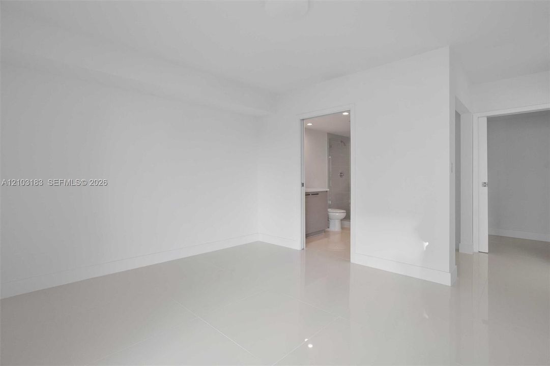 For Sale: $682,500 (2 beds, 2 baths, 955 Square Feet)