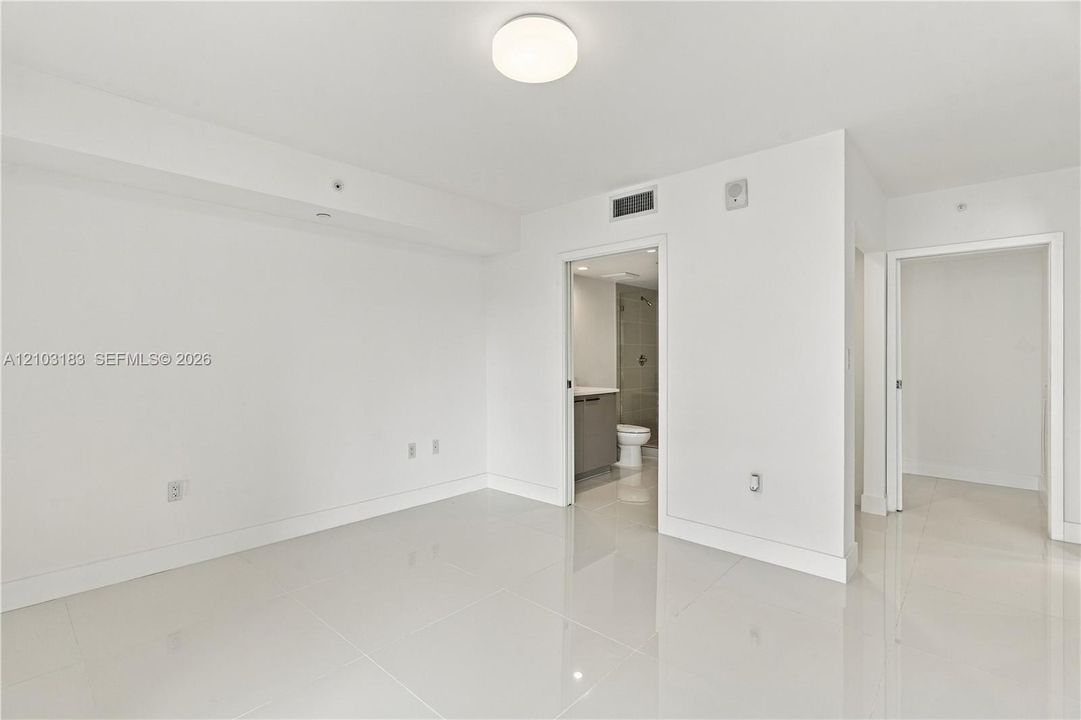 For Sale: $682,500 (2 beds, 2 baths, 955 Square Feet)
