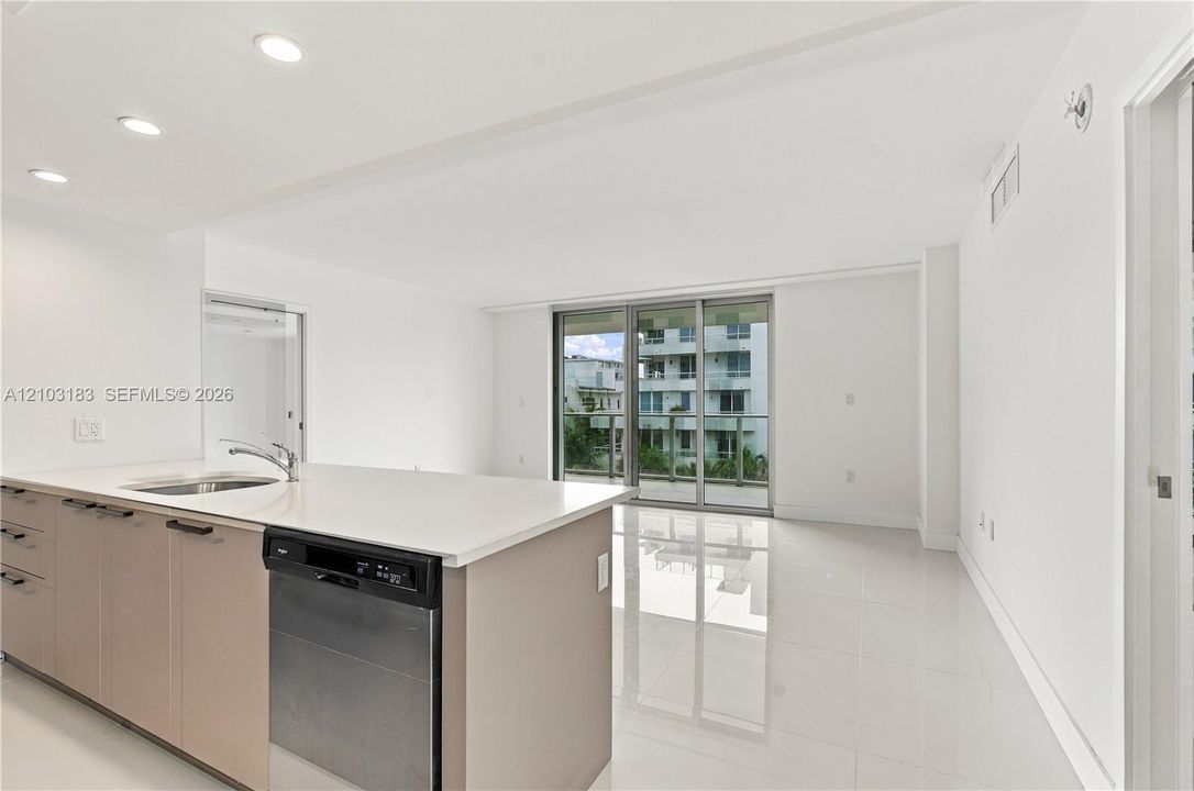 For Sale: $682,500 (2 beds, 2 baths, 955 Square Feet)