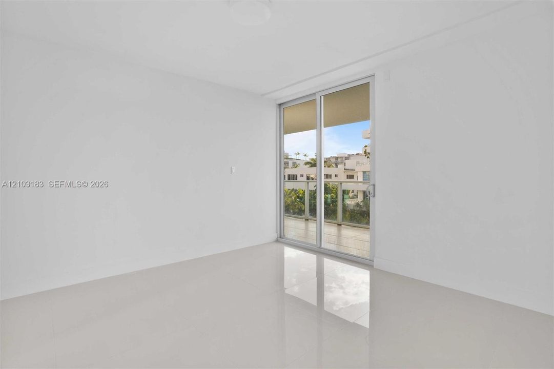 For Sale: $682,500 (2 beds, 2 baths, 955 Square Feet)