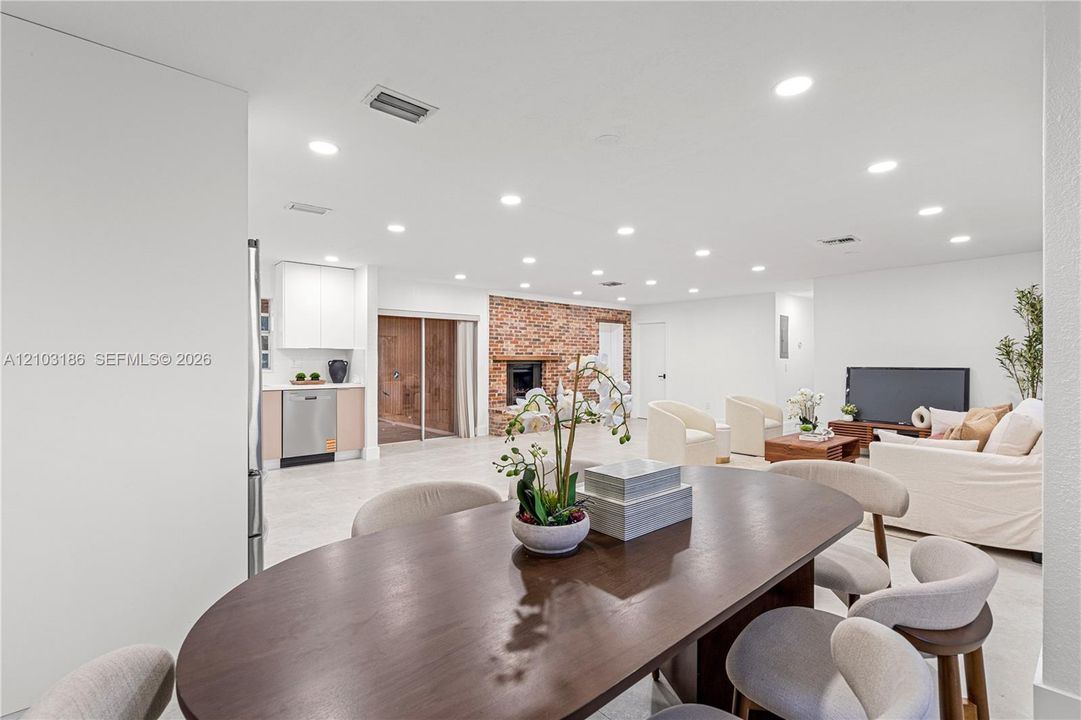В аренду: $3,900 (3 спален, 2 ванн, 1513 Квадратных фут)