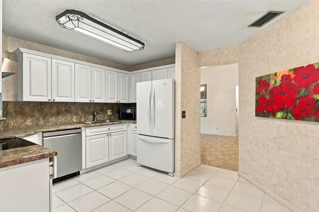 Eat-In Kitchen
