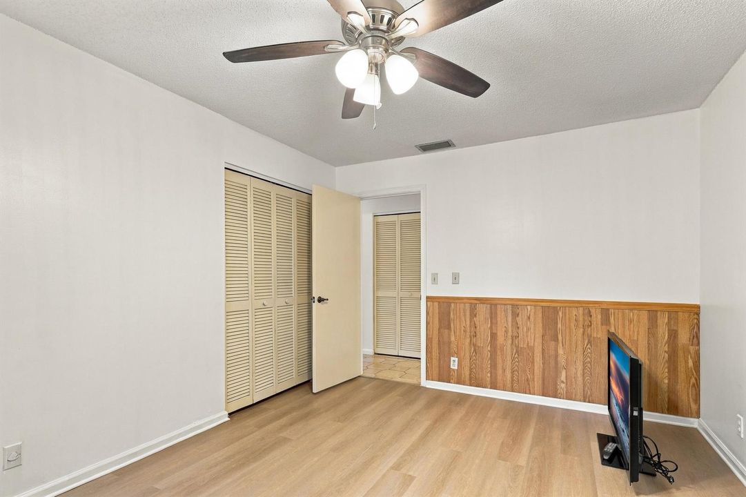 Guest bedroom 1