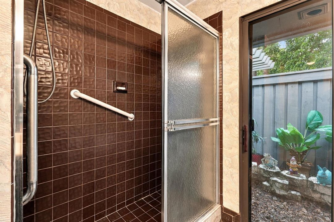 Full guest bathroom