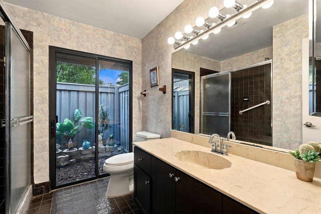 Full guest bathroom