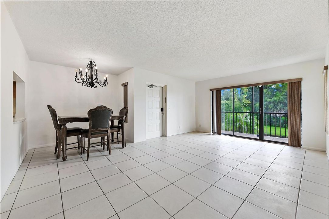 07 Dining room 01