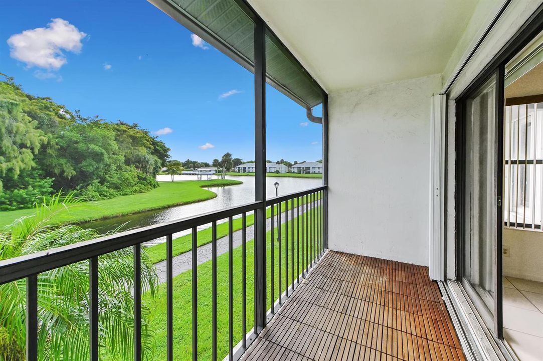 21 balcony 02