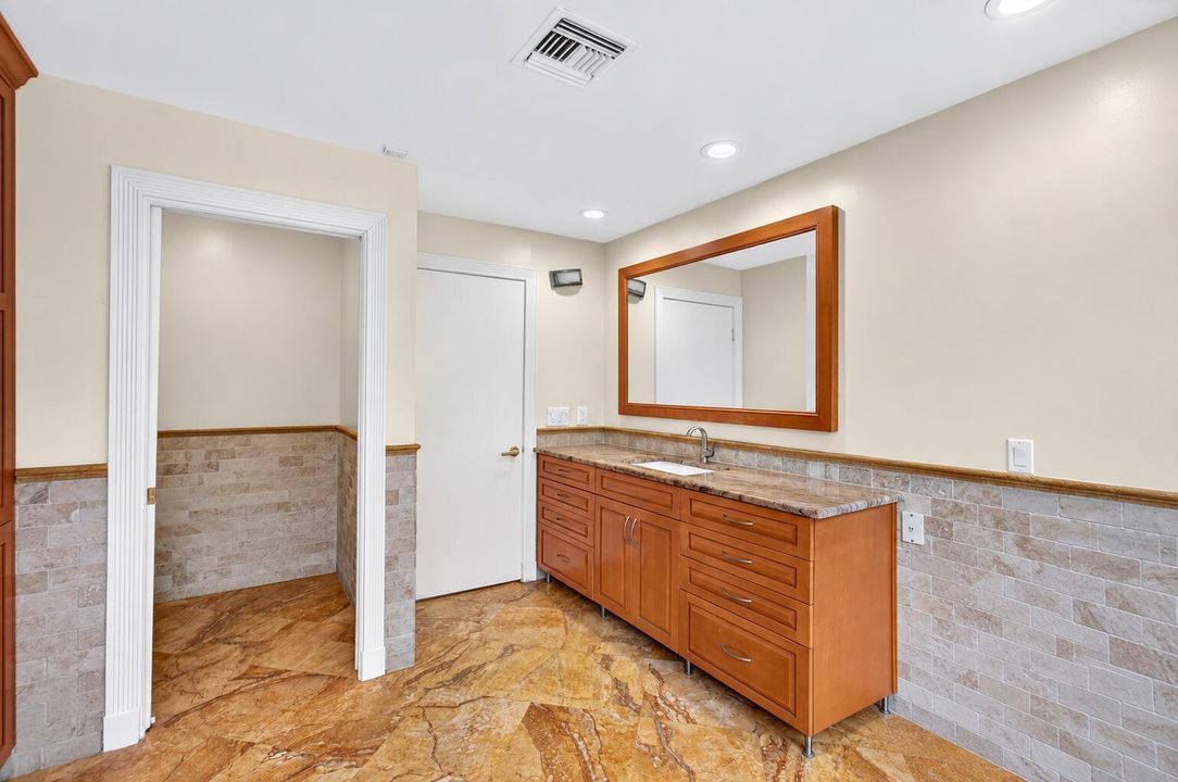23-primary-bathroom-vanity