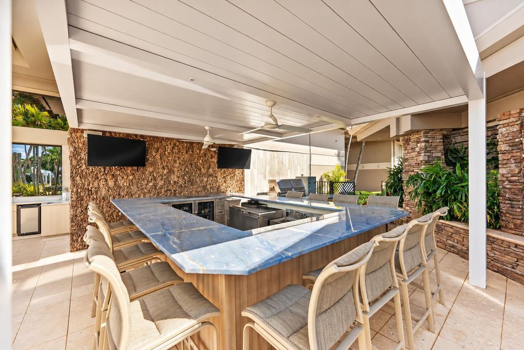 47-community-outdoor-bar