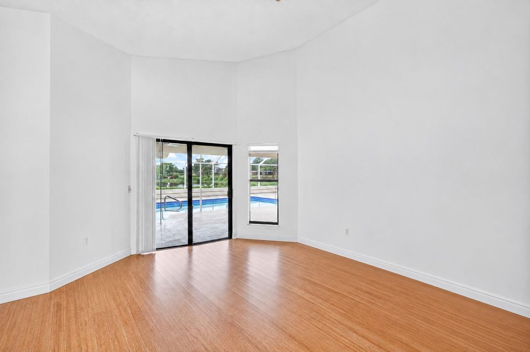 28-bedroom-pool-view