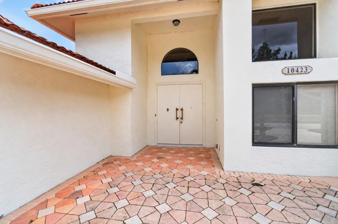 37-clean-front-entry