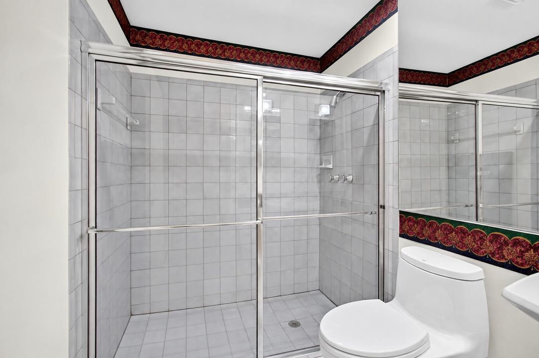 31-bathroom-alternate