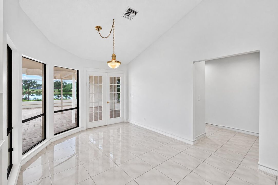 04-grand-living-room