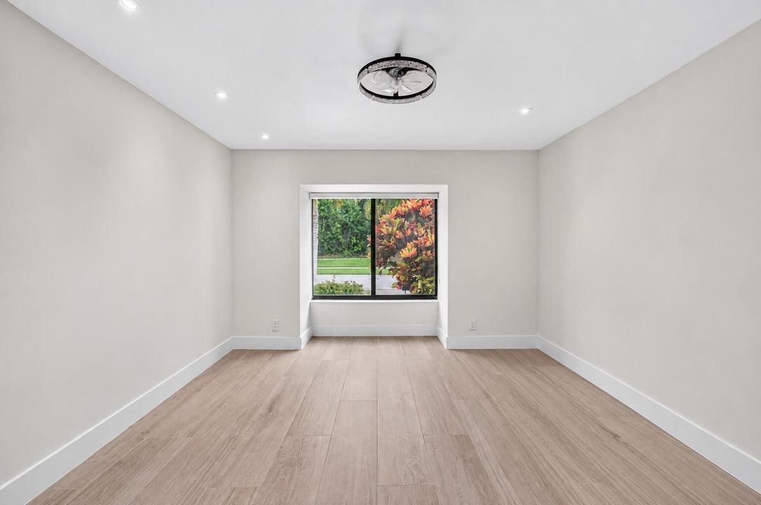 25-bedroom-wide