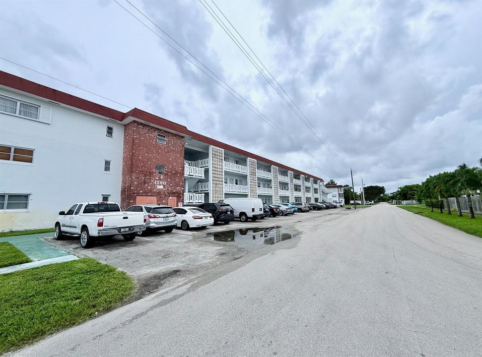 BUILDING