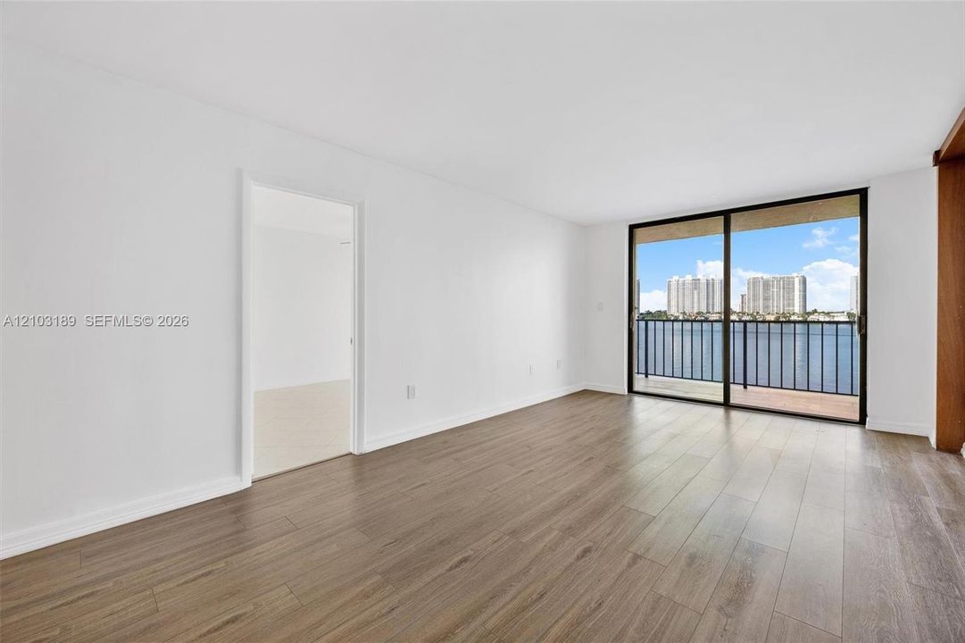For Rent: $3,100 (2 beds, 2 baths, 933 Square Feet)
