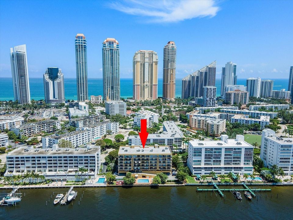 For Rent: $3,100 (2 beds, 2 baths, 933 Square Feet)