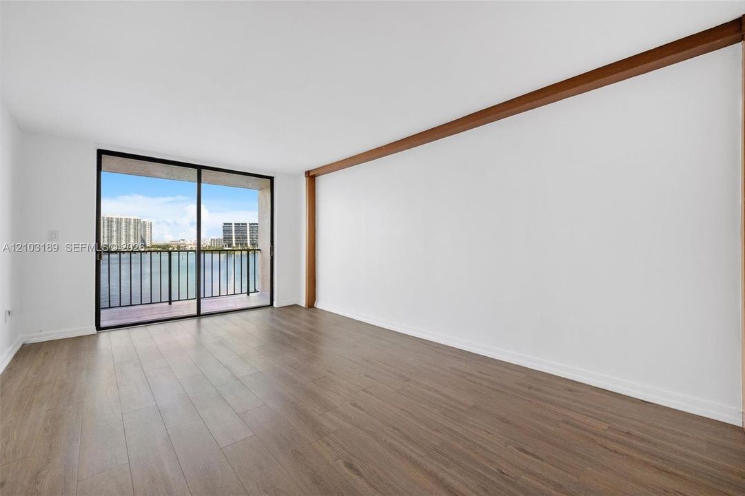 For Rent: $3,100 (2 beds, 2 baths, 933 Square Feet)