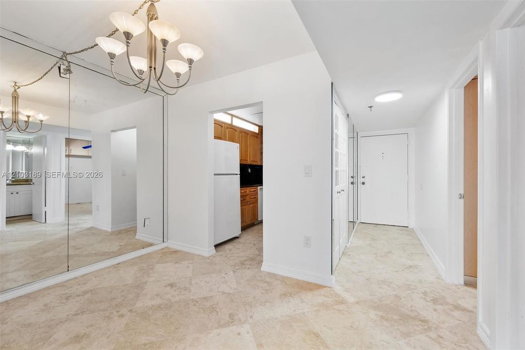 For Rent: $3,100 (2 beds, 2 baths, 933 Square Feet)