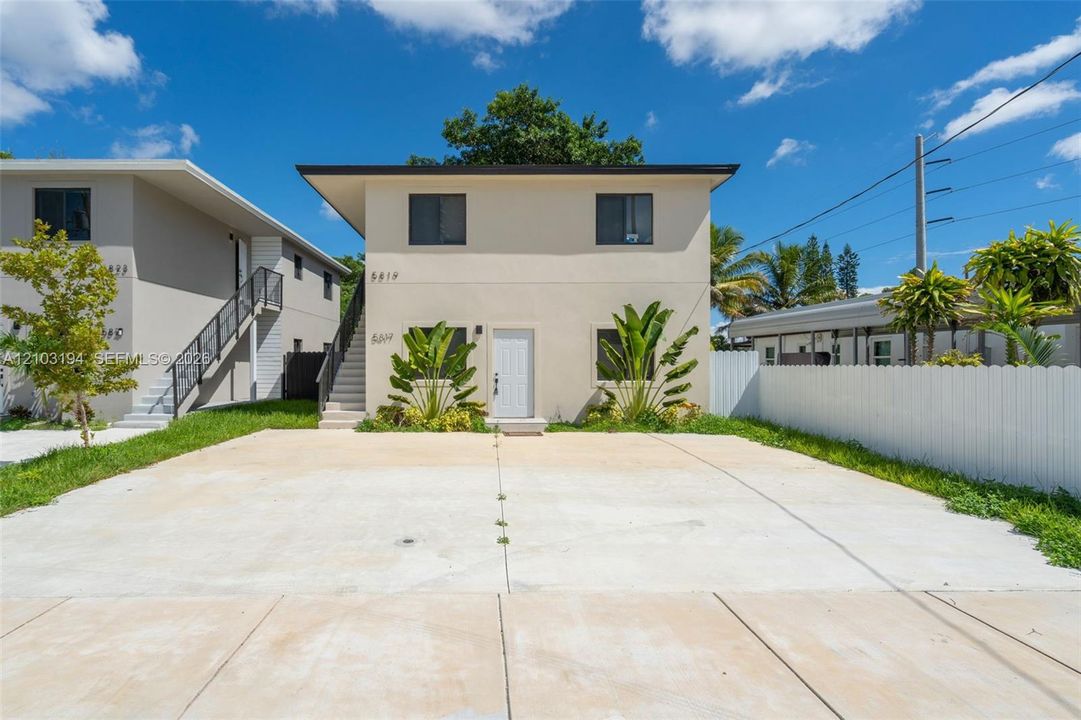 For Rent: $3,300 (3 beds, 2 baths, 1250 Square Feet)