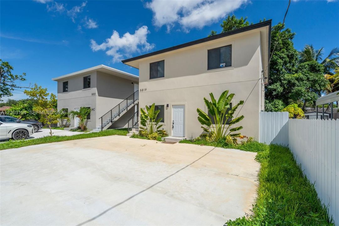 For Rent: $3,300 (3 beds, 2 baths, 1250 Square Feet)
