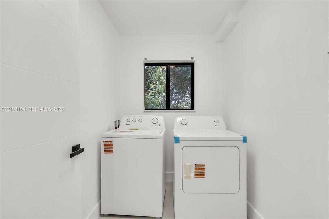 For Rent: $3,300 (3 beds, 2 baths, 1250 Square Feet)