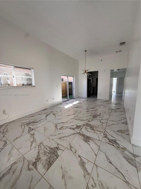 На продажу: $399,000 (3 спален, 2 ванн, 3600 Квадратных фут)