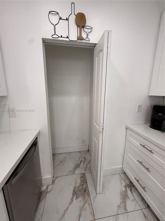 На продажу: $399,000 (3 спален, 2 ванн, 3600 Квадратных фут)