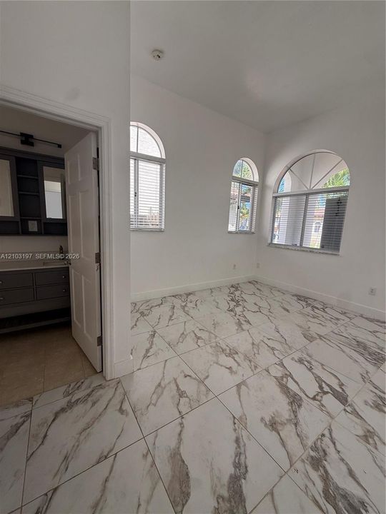 На продажу: $399,000 (3 спален, 2 ванн, 3600 Квадратных фут)