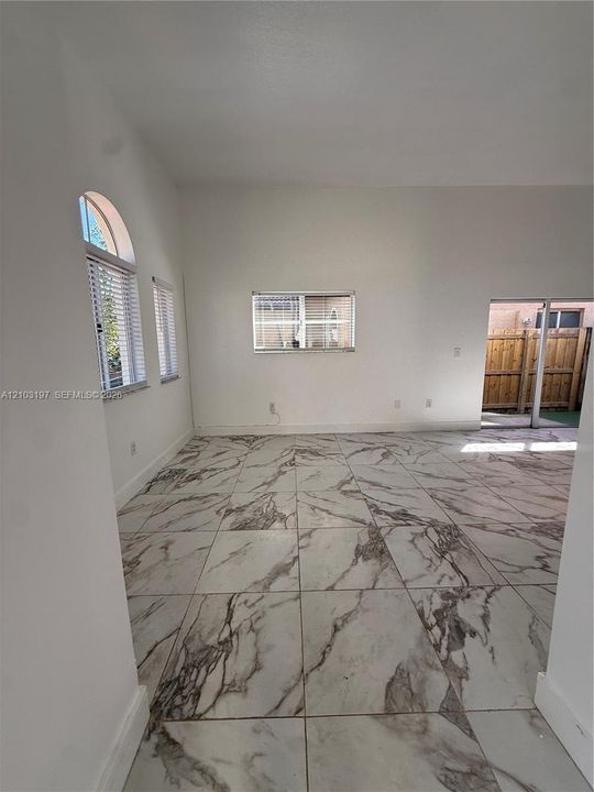 На продажу: $399,000 (3 спален, 2 ванн, 3600 Квадратных фут)