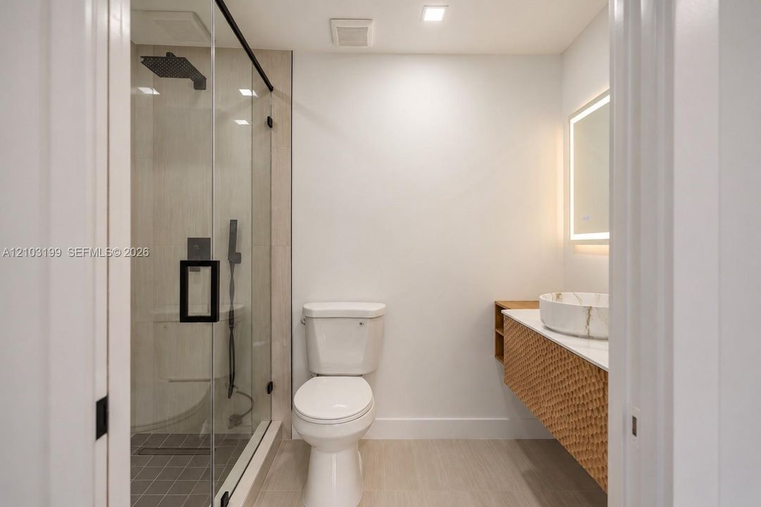 For Rent: $2,700 (2 beds, 2 baths, 857 Square Feet)