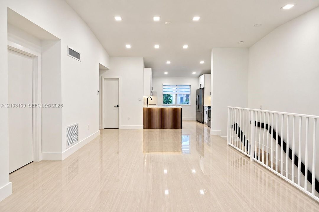For Rent: $2,700 (2 beds, 2 baths, 857 Square Feet)