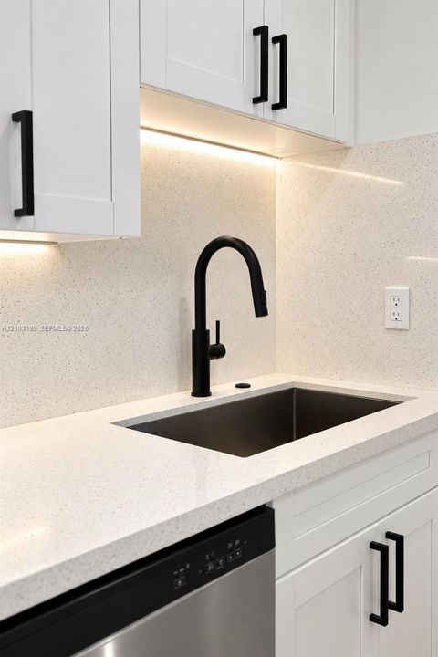 For Rent: $2,700 (2 beds, 2 baths, 857 Square Feet)