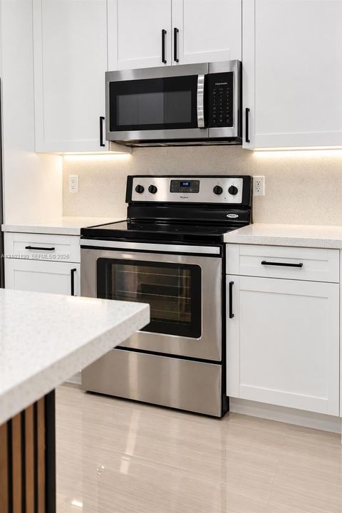 For Rent: $2,700 (2 beds, 2 baths, 857 Square Feet)