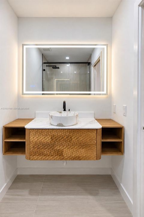 For Rent: $2,700 (2 beds, 2 baths, 857 Square Feet)