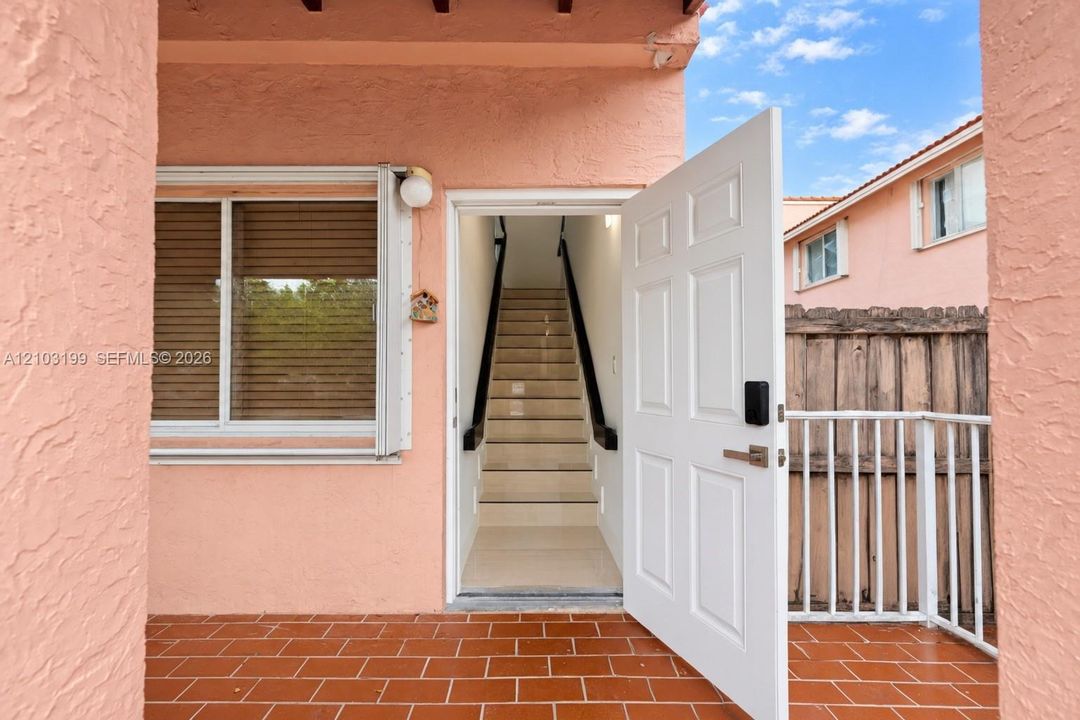 For Rent: $2,700 (2 beds, 2 baths, 857 Square Feet)