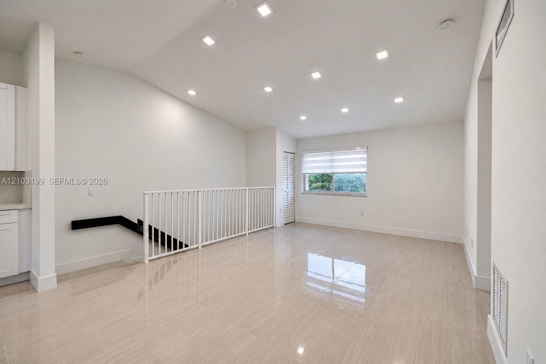 For Rent: $2,700 (2 beds, 2 baths, 857 Square Feet)