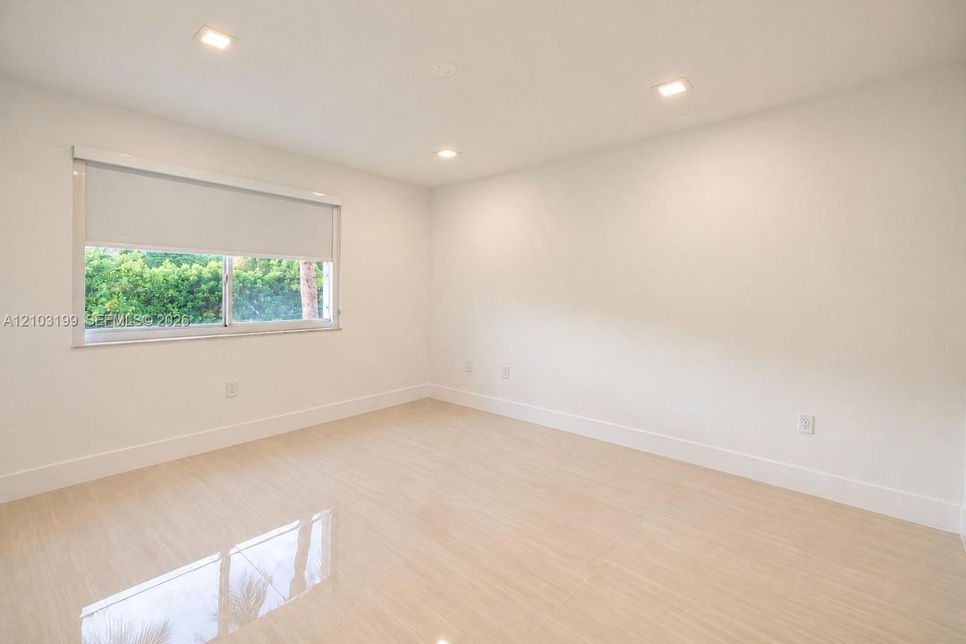 For Rent: $2,700 (2 beds, 2 baths, 857 Square Feet)