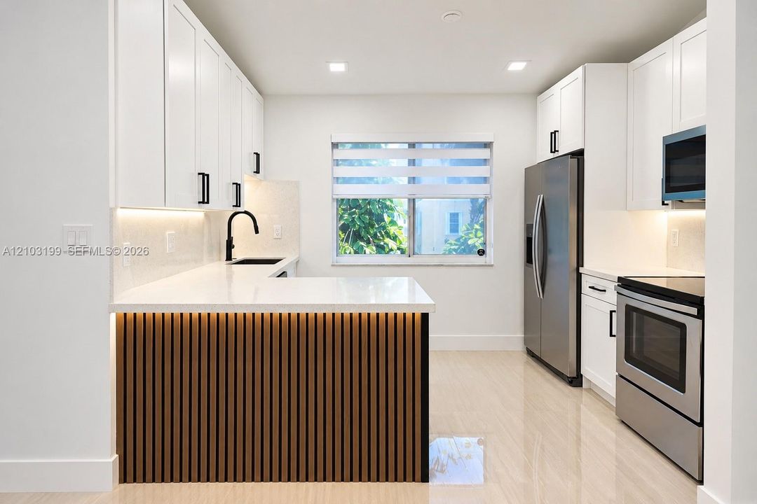 For Rent: $2,700 (2 beds, 2 baths, 857 Square Feet)
