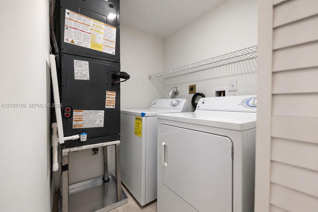 For Rent: $2,700 (2 beds, 2 baths, 857 Square Feet)