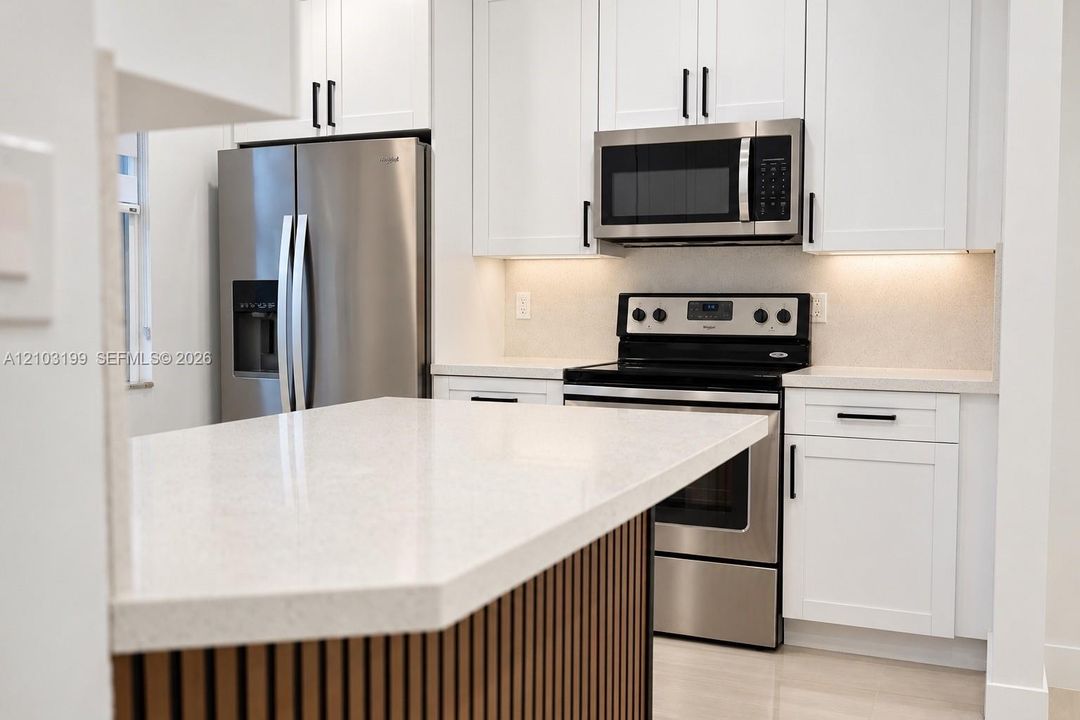 For Rent: $2,700 (2 beds, 2 baths, 857 Square Feet)