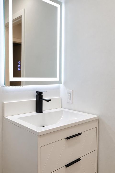 For Rent: $2,700 (2 beds, 2 baths, 857 Square Feet)